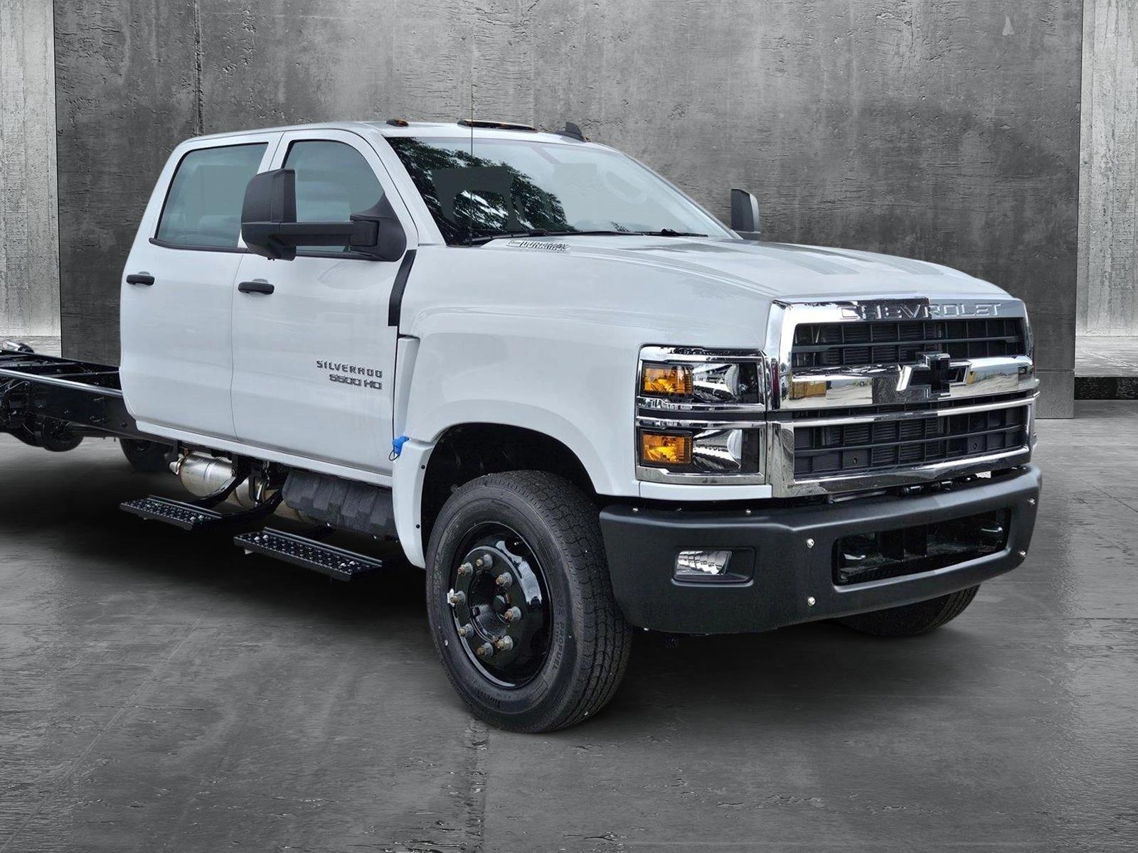 2024 Chevrolet Silverado 5500 HD Vehicle Photo in GREENACRES, FL 33463-3207