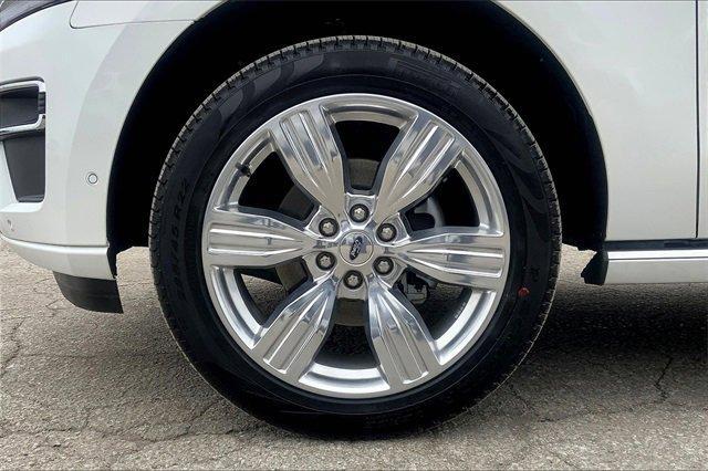 2024 Ford Expedition Vehicle Photo in TOPEKA, KS 66609-0000