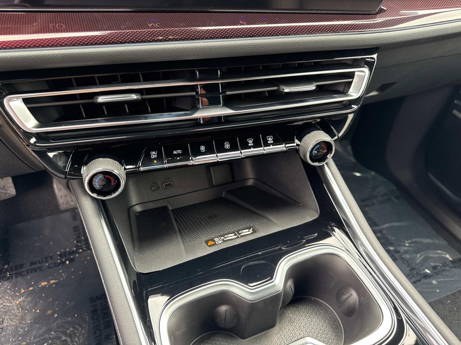 2025 Chevrolet Traverse Vehicle Photo in LOS ANGELES, CA 90007-3794