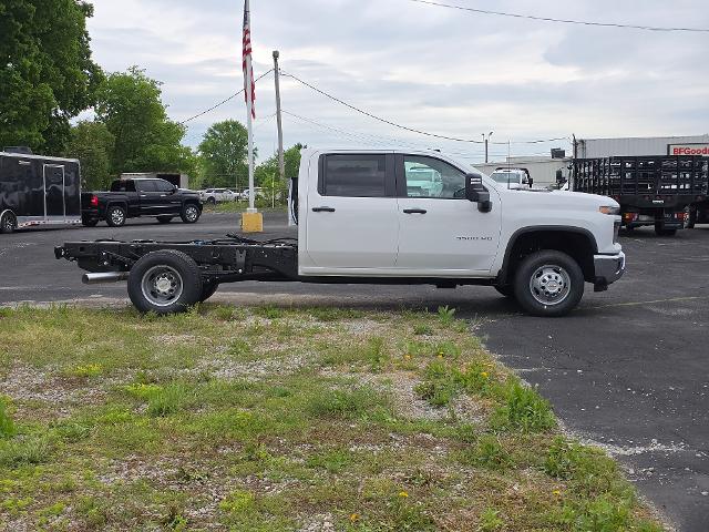 2025 Chevrolet Silverado 3500 HD Chassis Cab Vehicle Photo in INDEPENDENCE, MO 64055-1314