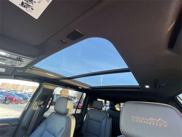 2022 Chevrolet Suburban Vehicle Photo in BENTONVILLE, AR 72712-4322