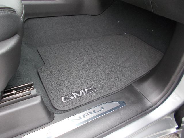 2025 GMC Sierra 2500 HD Vehicle Photo in LOWELL, MA 01852-4336