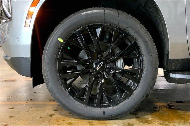 2025 Chevrolet Suburban Vehicle Photo in KANSAS CITY, MO 64114-4502