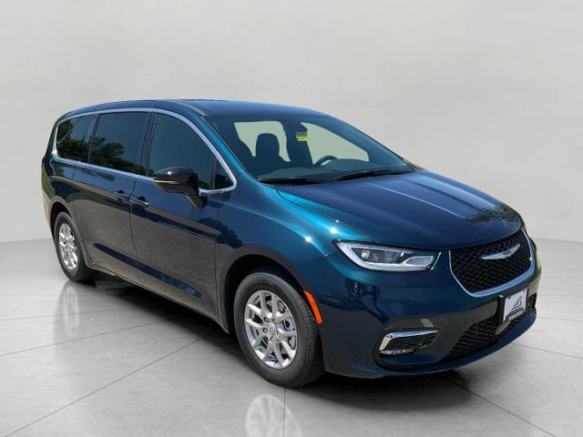2025 Chrysler Pacifica Vehicle Photo in Kaukauna, WI 54130