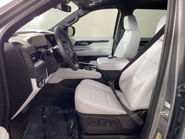 2025 Chevrolet Suburban Vehicle Photo in PHOENIX, AZ 85014-3381