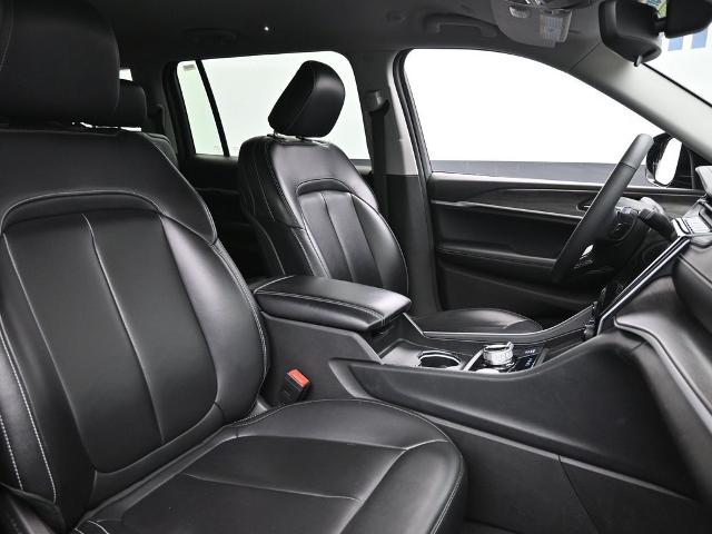 2023 Jeep Grand Cherokee L Vehicle Photo in Cedar Rapids, IA 52402