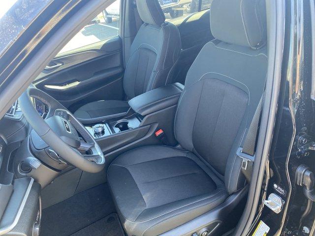 2025 Jeep Grand Cherokee Vehicle Photo in Doylsetown, PA 18901