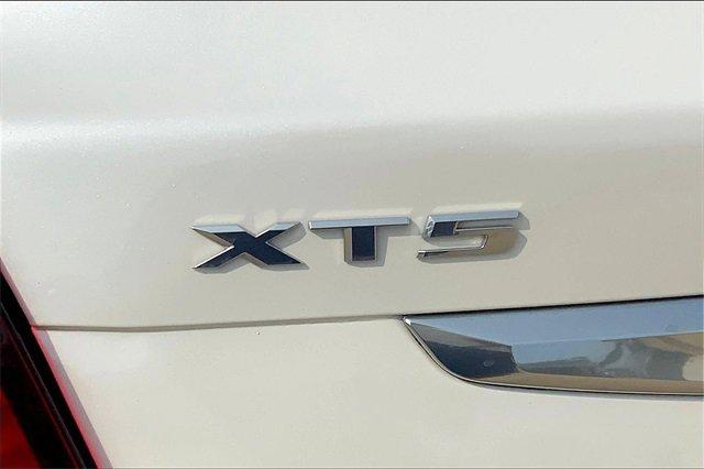 2022 Cadillac XT5 Vehicle Photo in TOPEKA, KS 66609-0000