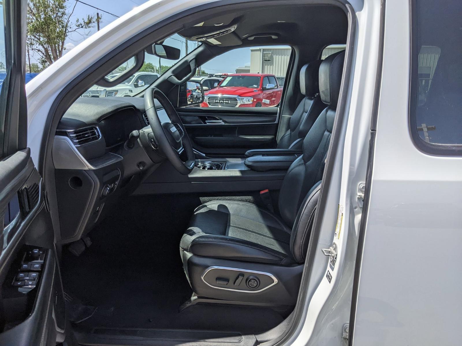 2023 Jeep Wagoneer L Vehicle Photo in Seguin, TX 78155