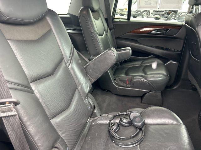 2018 Cadillac Escalade Vehicle Photo in MEDINA, OH 44256-9631