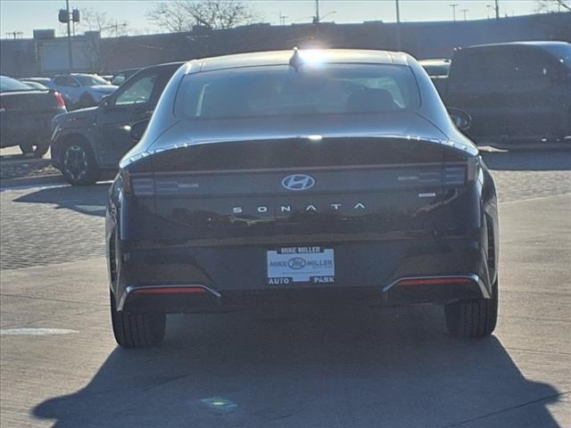 2025 Hyundai SONATA Hybrid Vehicle Photo in Peoria, IL 61615