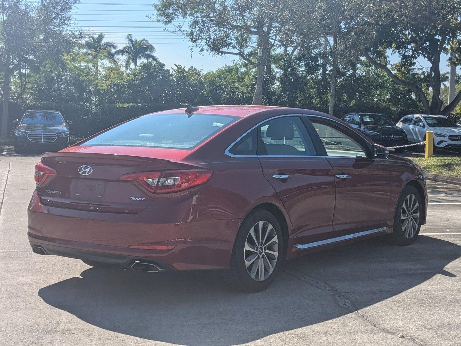 2016 Hyundai SONATA Vehicle Photo in Wesley Chapel, FL 33544