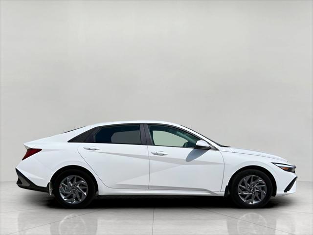 2025 Hyundai ELANTRA Hybrid Vehicle Photo in Green Bay, WI 54304