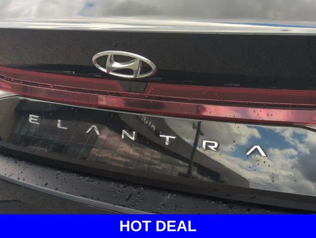 2021 Hyundai ELANTRA Vehicle Photo in Merrillville, IN 46410