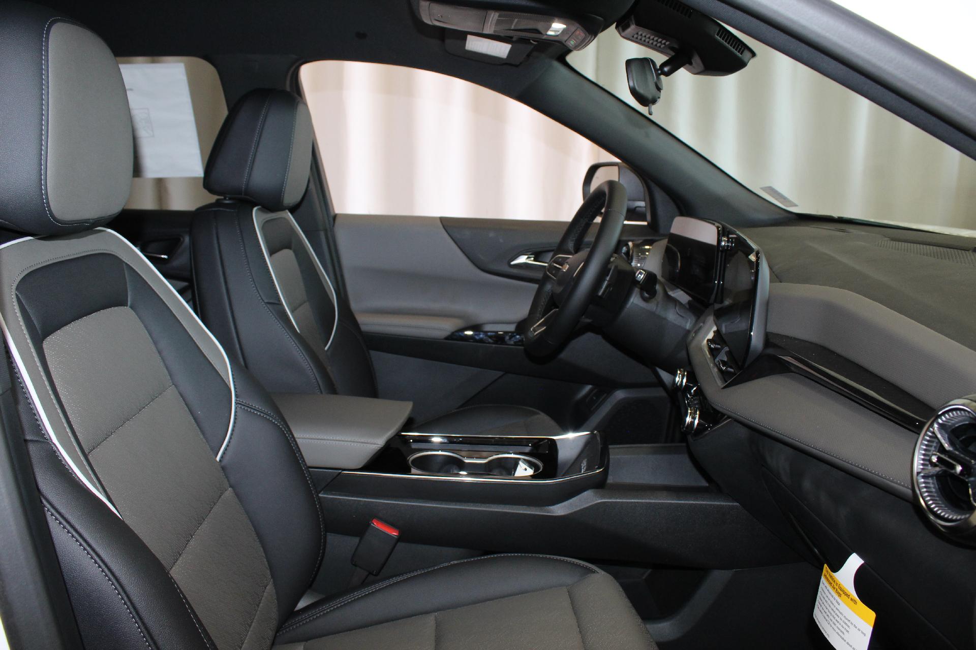 2025 Chevrolet Equinox Vehicle Photo in NORTHAMPTON, MA 01060-1120