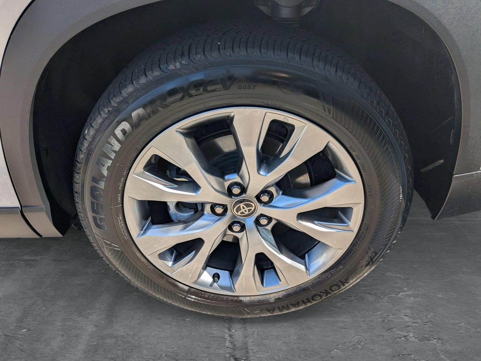 2024 Toyota Grand Highlander Vehicle Photo in Tampa, FL 33614