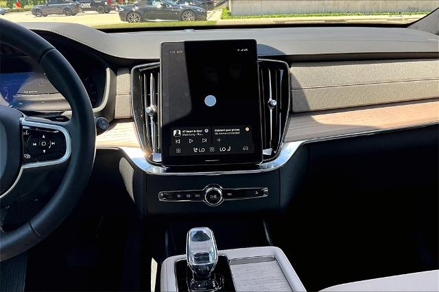 2025 Volvo XC90 Vehicle Photo in Houston, TX 77007