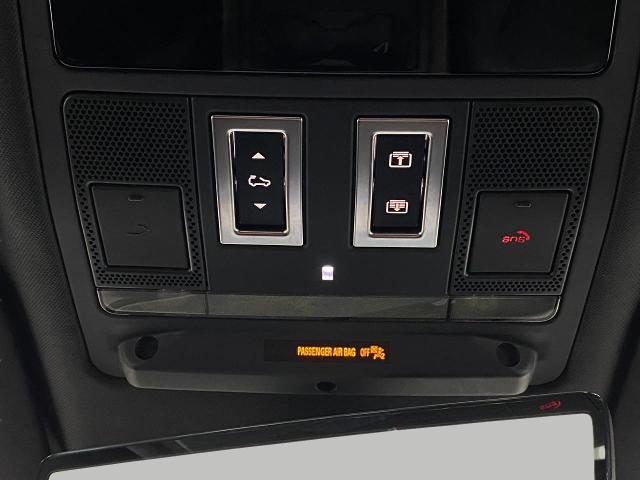 2024 Defender Vehicle Photo in Appleton, WI 54913
