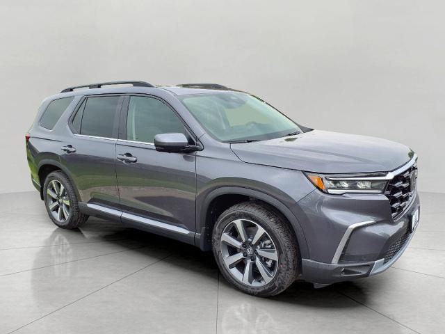 2025 Honda Pilot Vehicle Photo in Oshkosh, WI 54904