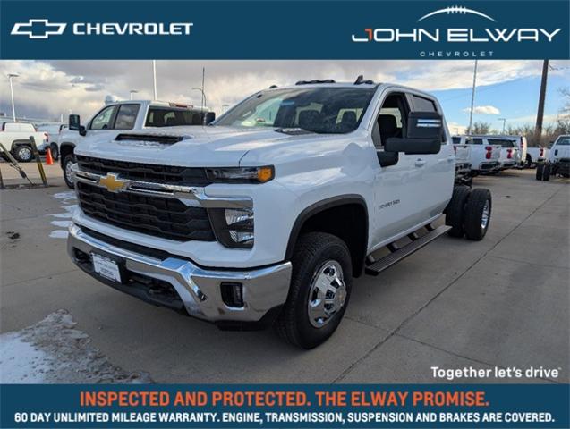 2025 Chevrolet Silverado 3500 HD CC Vehicle Photo in ENGLEWOOD, CO 80113-6708