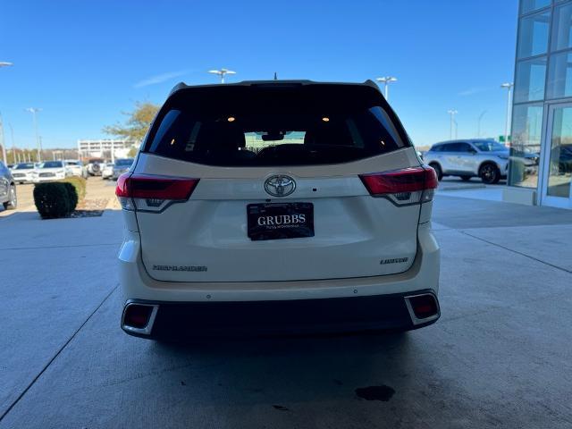 2017 Toyota Highlander Vehicle Photo in Grapevine, TX 76051