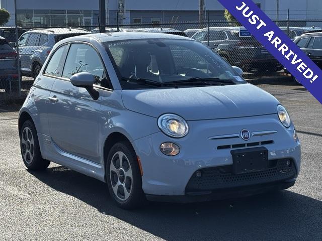 2017 FIAT 500e Vehicle Photo in Puyallup, WA 98371