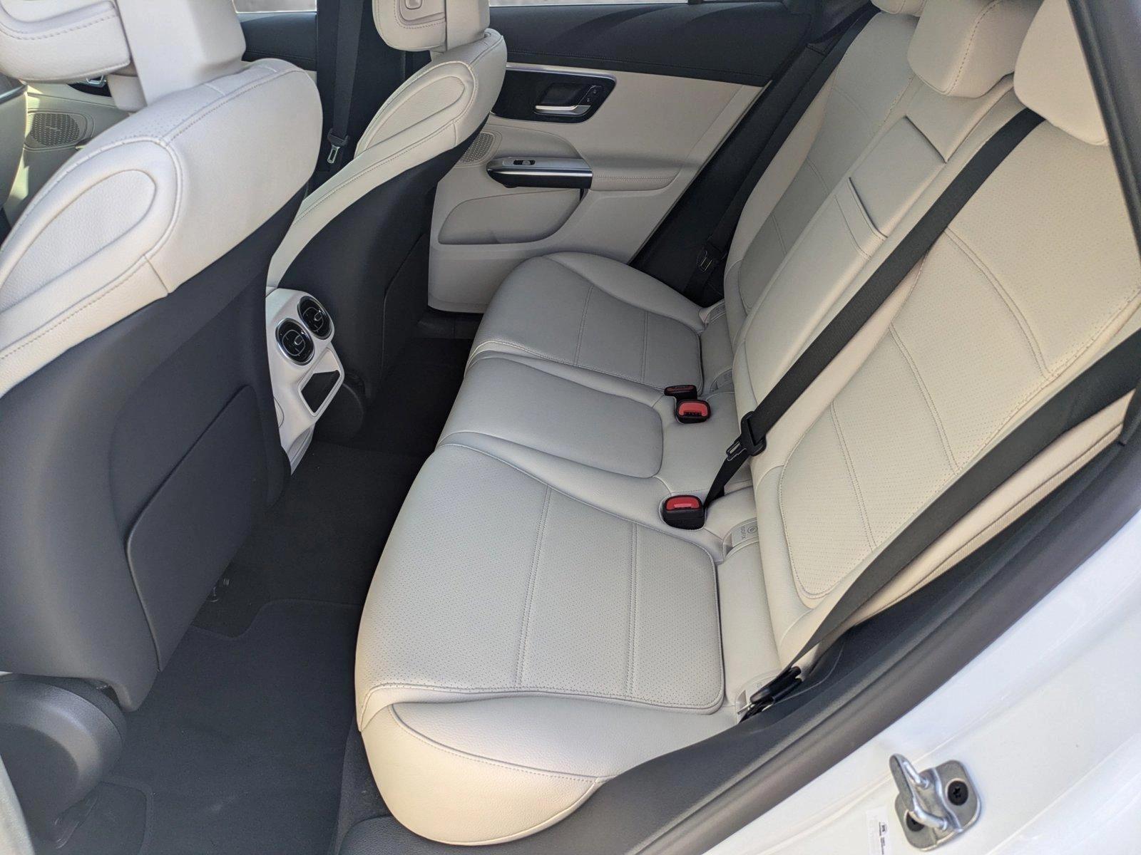 2025 Mercedes-Benz GLC Vehicle Photo in Sarasota, FL 34231