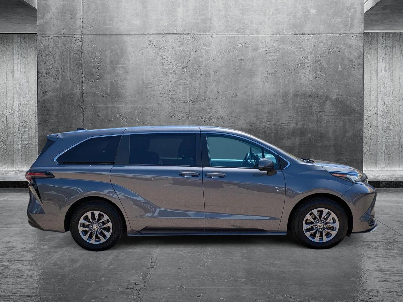 2023 Toyota Sienna Vehicle Photo in GOLDEN, CO 80401-3850