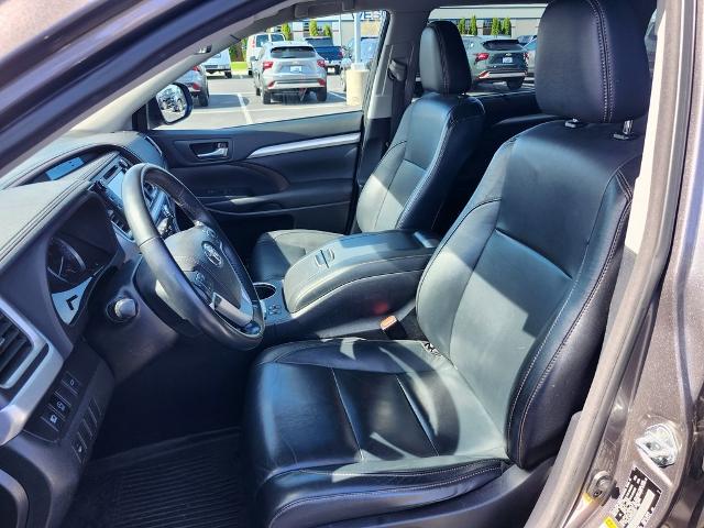 2017 Toyota Highlander Vehicle Photo in GREEN BAY, WI 54304-5303