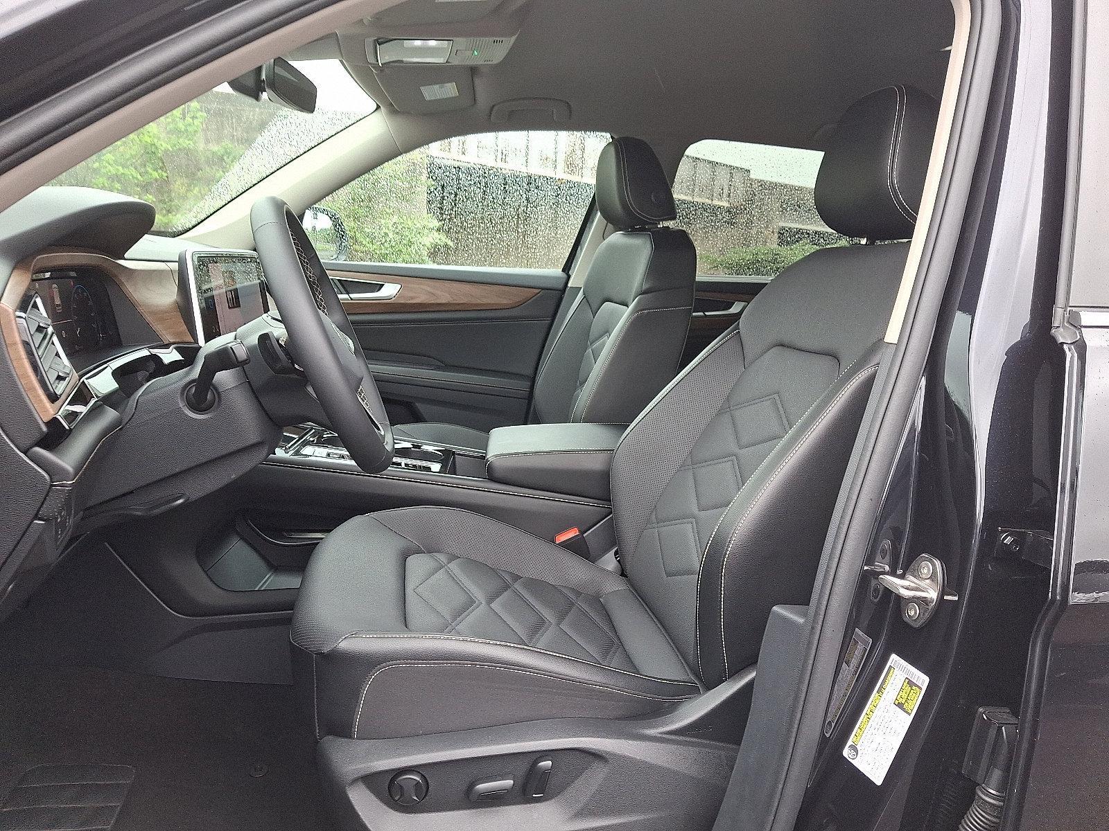 2024 Volkswagen Atlas Vehicle Photo in Trevose, PA 19053