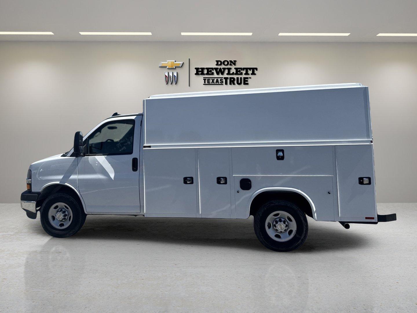 2025 Chevrolet Express Cutaway 3500 Vehicle Photo in GEORGETOWN, TX 78626-7508