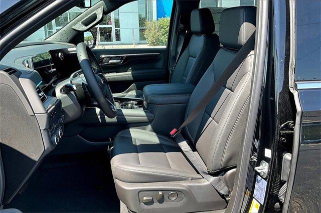 2025 Chevrolet Suburban Vehicle Photo in TOPEKA, KS 66609-0000