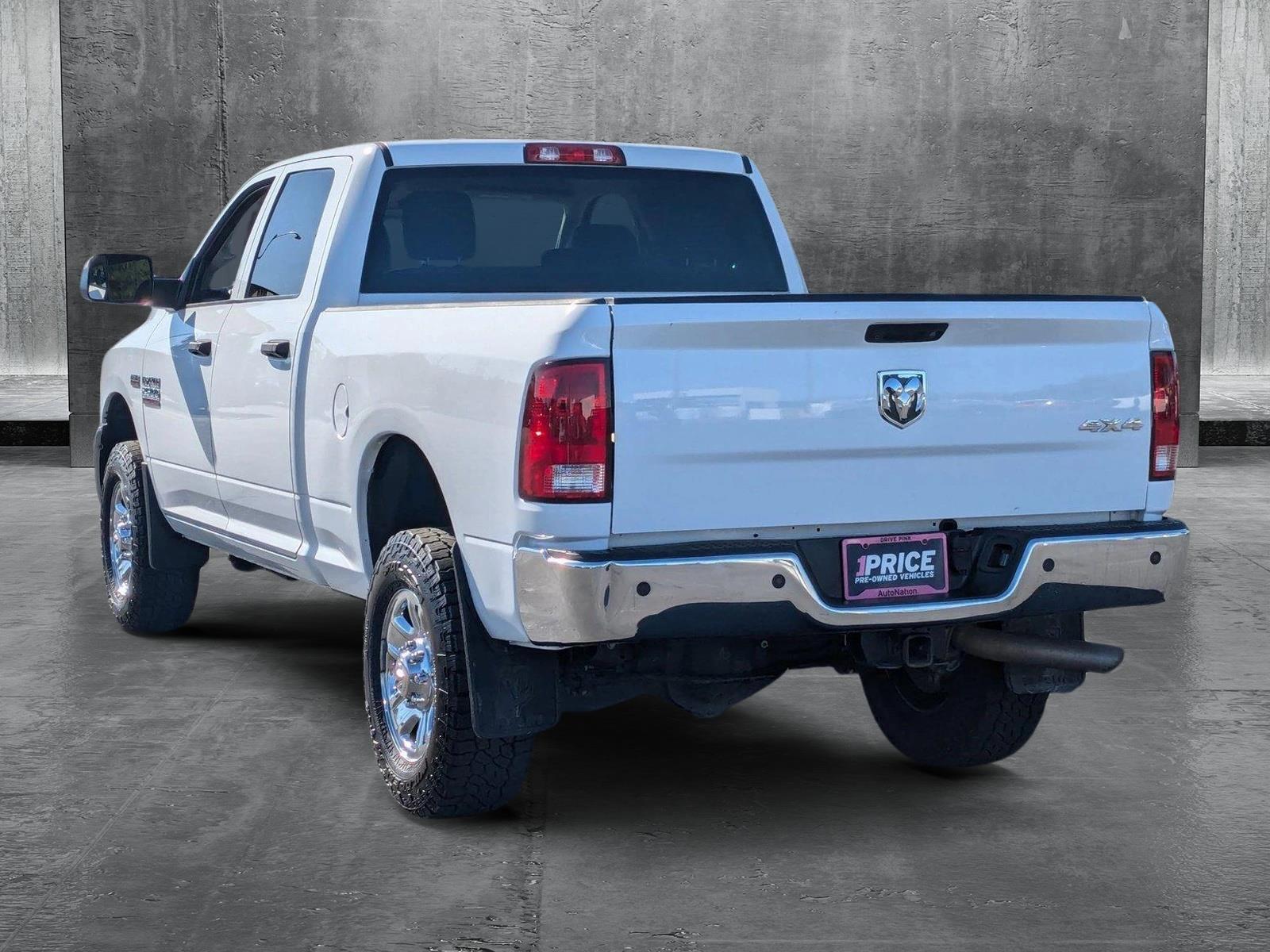 2018 Ram 2500 Vehicle Photo in VALENCIA, CA 91355-1705
