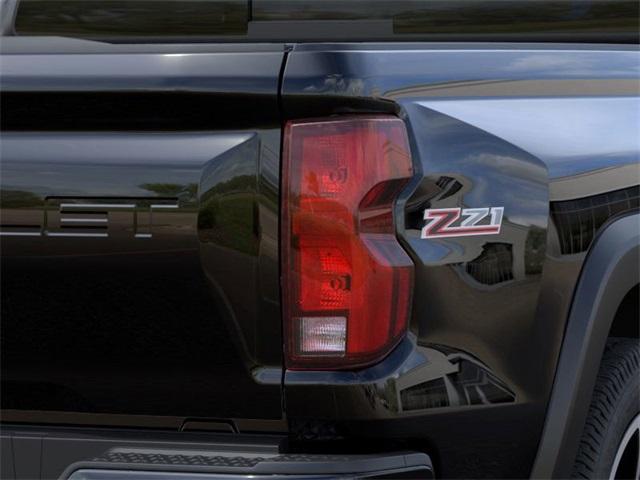 2024 Chevrolet Colorado Vehicle Photo in ENGLEWOOD, CO 80113-6708