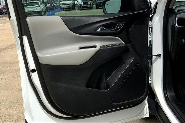 2022 Chevrolet Equinox Vehicle Photo in TOPEKA, KS 66609-0000