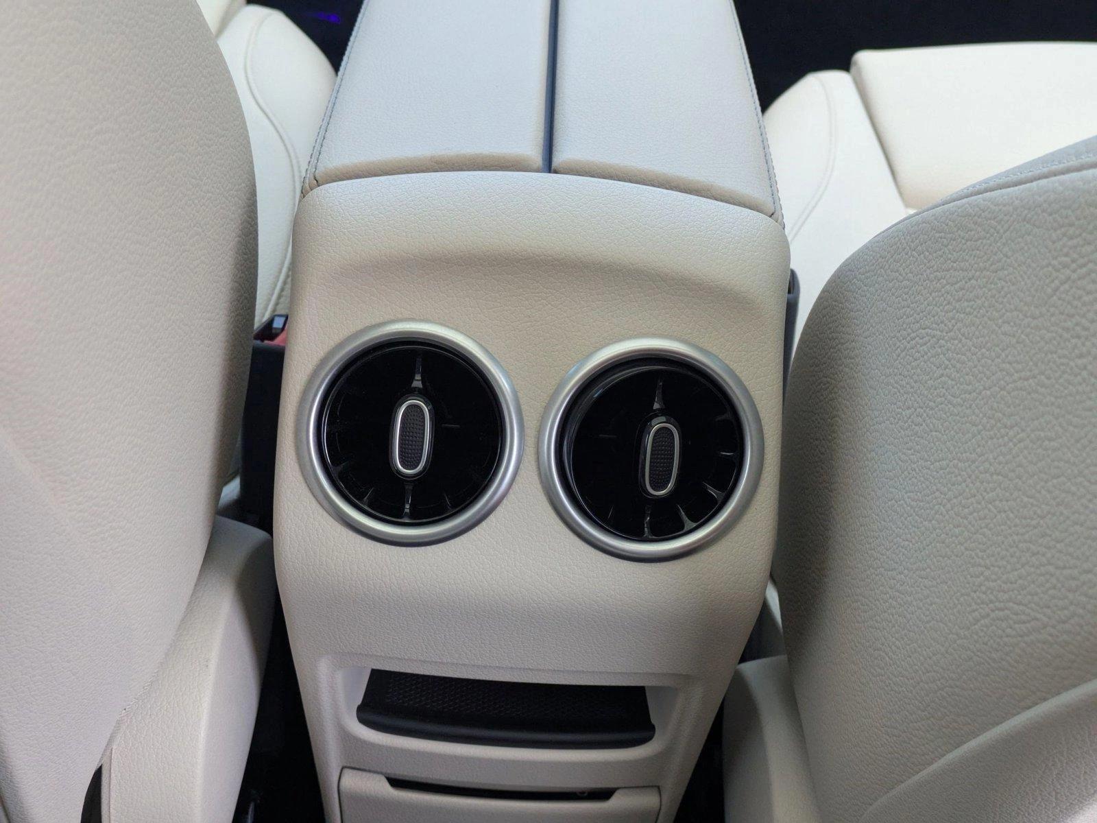 2025 Mercedes-Benz GLB Vehicle Photo in Sarasota, FL 34231