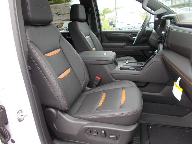 2025 GMC Sierra 2500 HD Vehicle Photo in LOWELL, MA 01852-4336