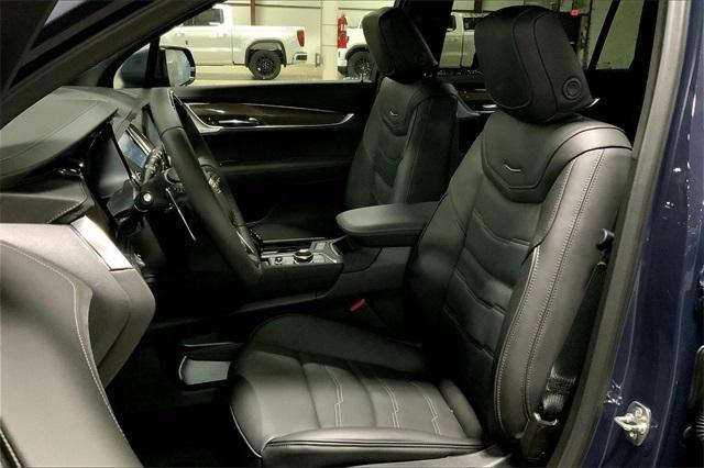2025 Cadillac XT6 Vehicle Photo in KANSAS CITY, MO 64114-4545