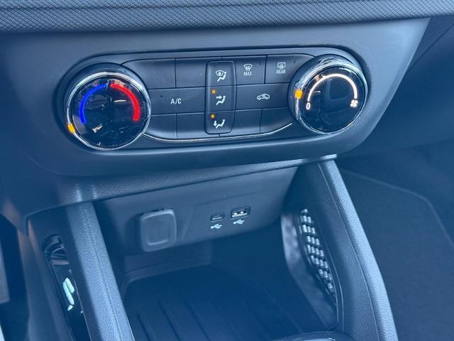 2025 Chevrolet Trailblazer Vehicle Photo in COLUMBIA, MO 65203-3903