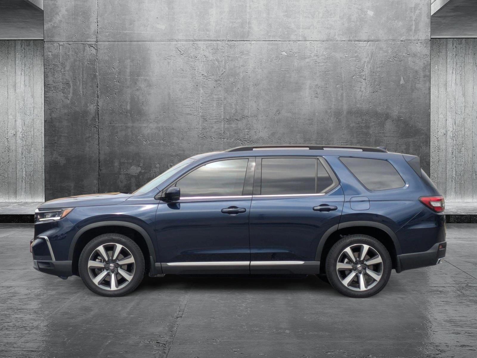 2025 Honda Pilot Vehicle Photo in Valencia, CA 91355-1794