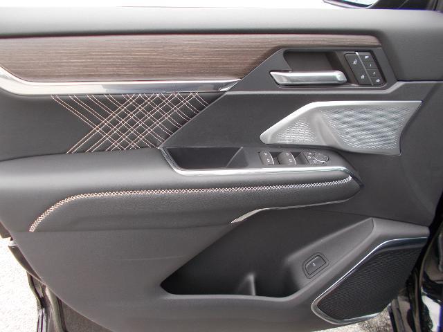 2025 GMC Acadia Vehicle Photo in LOWELL, MA 01852-4336