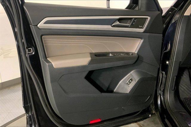 2023 Volkswagen Atlas Vehicle Photo in KANSAS CITY, MO 64114-4502