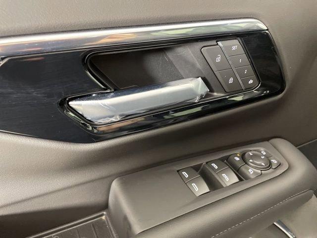 2025 Chevrolet Tahoe Vehicle Photo in PHOENIX, AZ 85014-3381