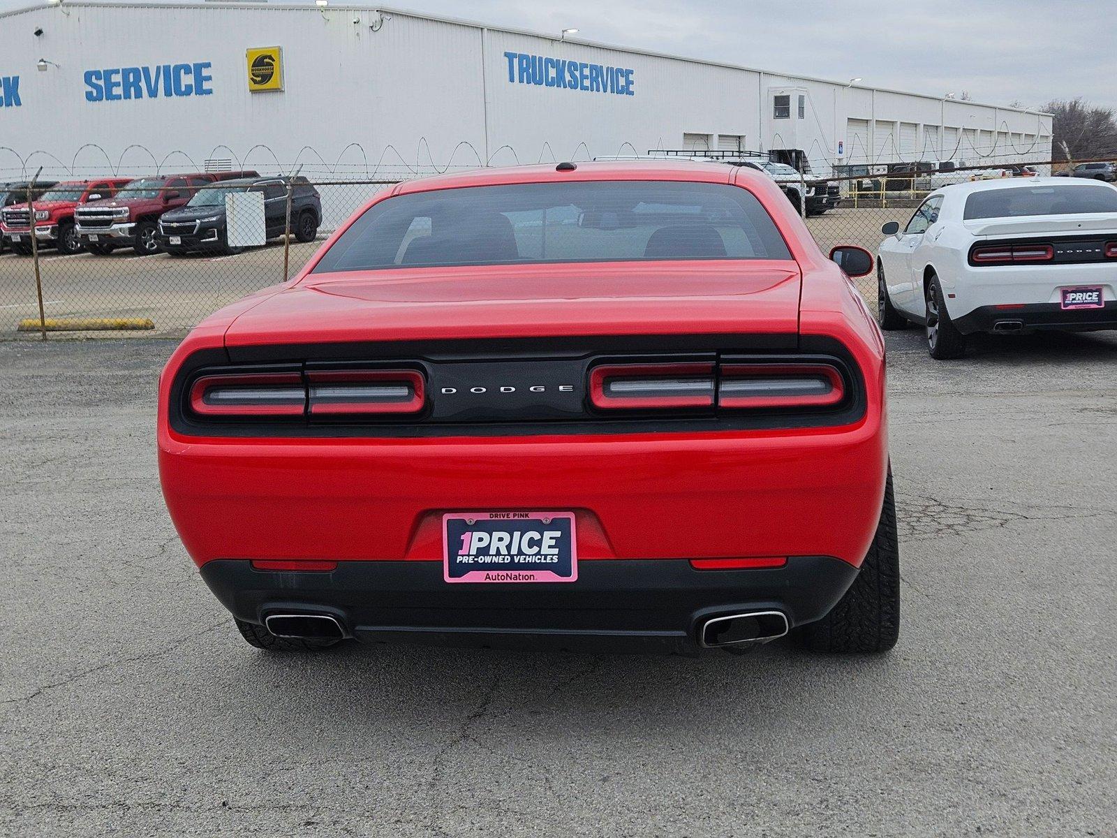 2017 Dodge Challenger Vehicle Photo in NORTH RICHLAND HILLS, TX 76180-7199