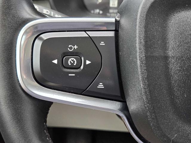 2022 Volvo XC40 Vehicle Photo in DENTON, TX 76210-9321