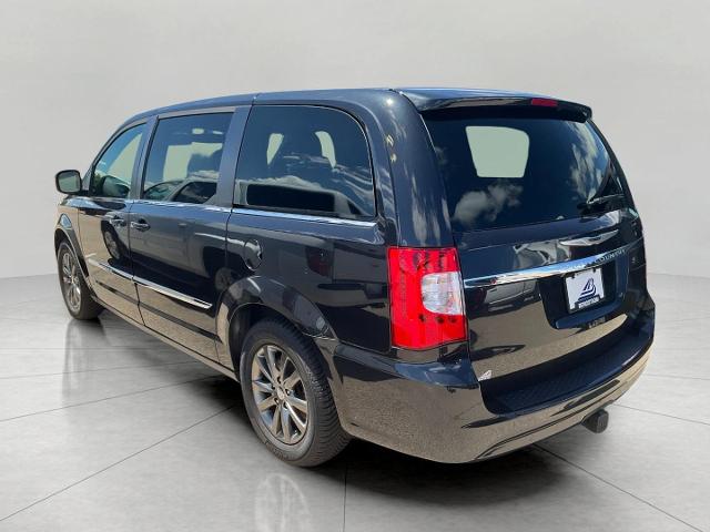 2016 Chrysler Town & Country Vehicle Photo in Kaukauna, WI 54130