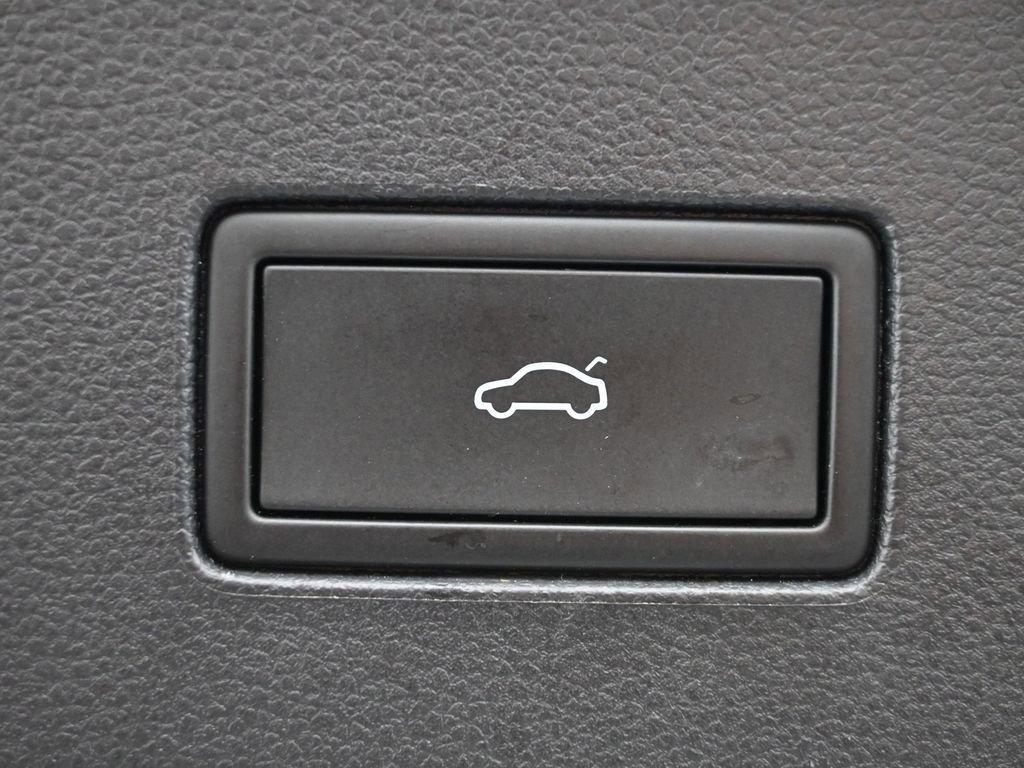 2022 Volkswagen Atlas Cross Sport Vehicle Photo in Marion, IA 52302