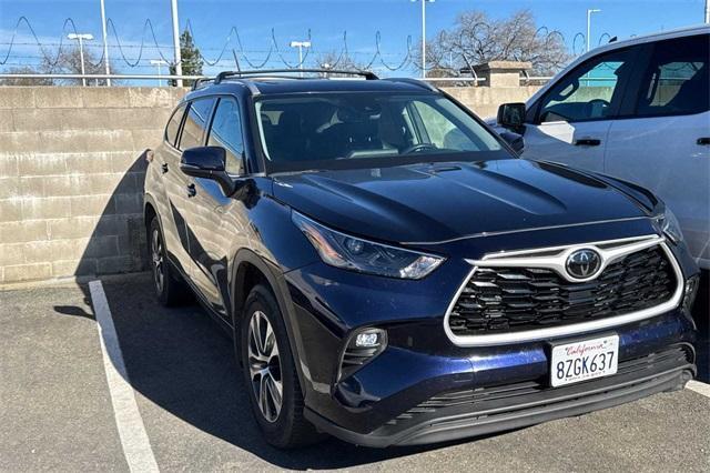 2022 Toyota Highlander Vehicle Photo in ELK GROVE, CA 95757-8703