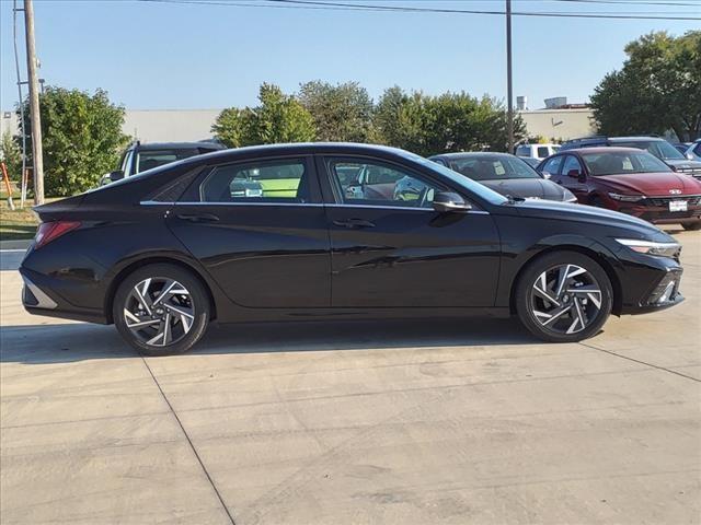 2024 Hyundai ELANTRA Vehicle Photo in Peoria, IL 61615