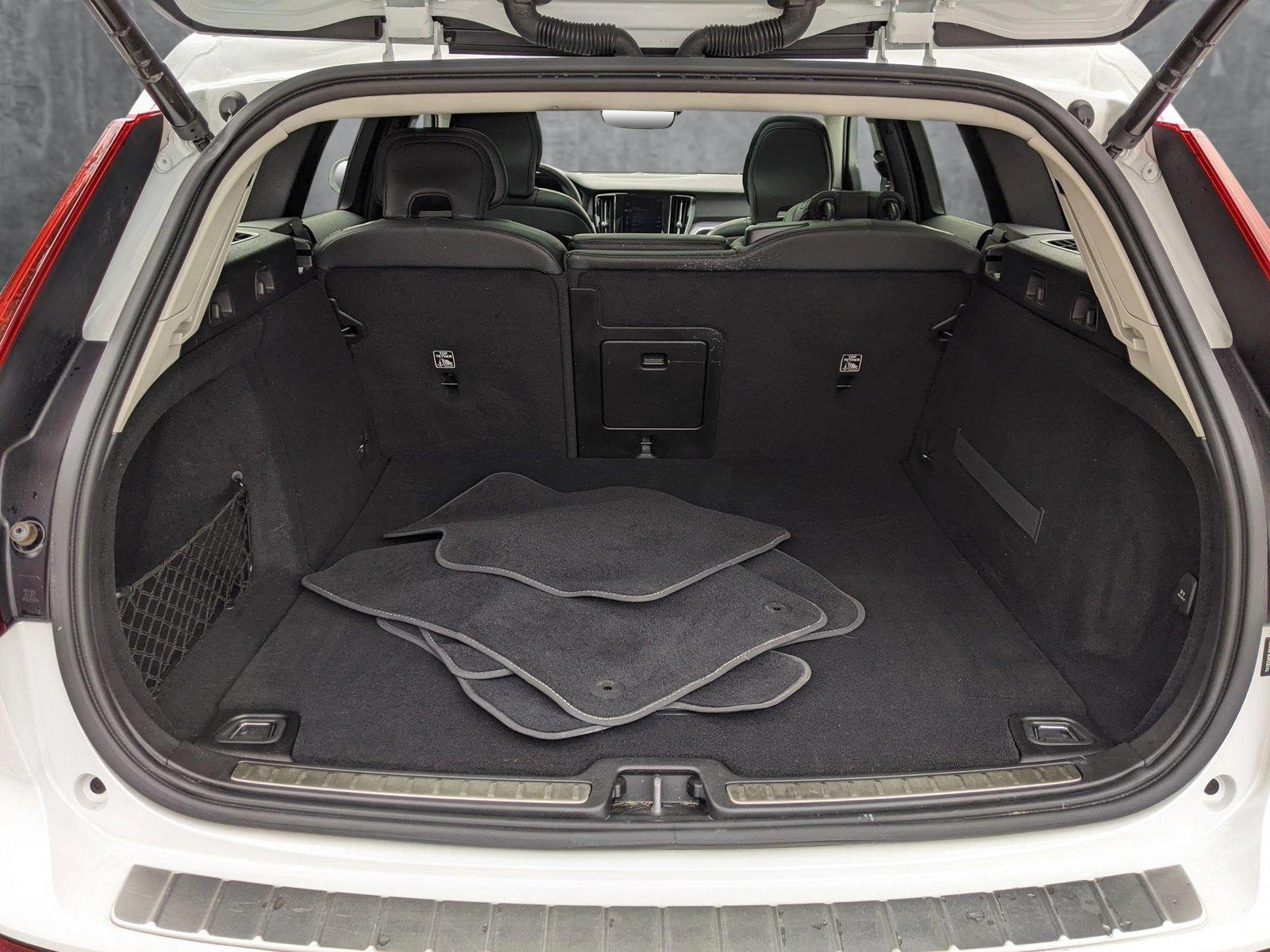 2020 Volvo V60 Cross Country Vehicle Photo in Cockeysville, MD 21030